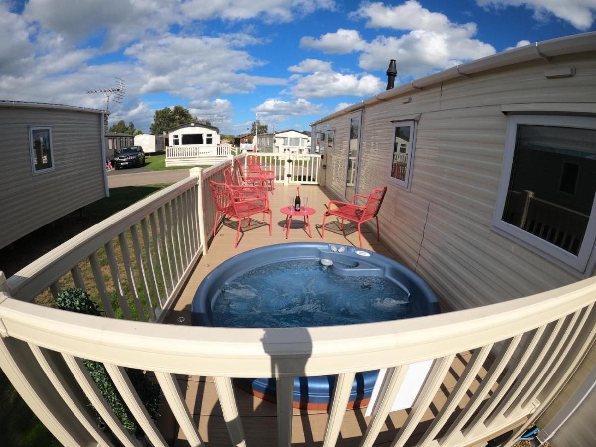 Tattershall Lakes - Hot Tub Breaks Exterior foto